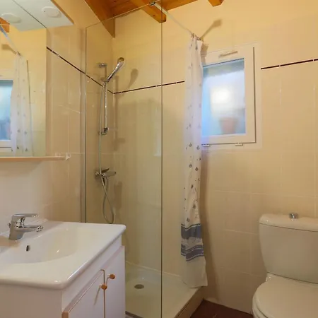 Holiday home Maison Bleue La Roche-Jaudy