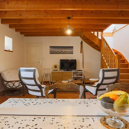 Holiday home Maison Bleue La Roche-Jaudy