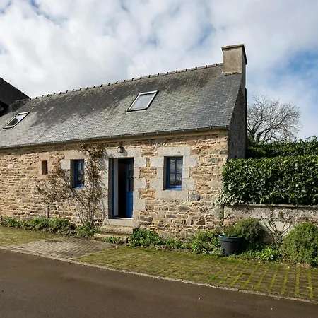 Holiday home Maison Bleue La Roche-Jaudy